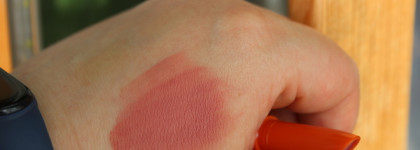 Vivienne Sabo Матовая пудровая помада FrancAfrique в оттенке 01 Voodoo-Do