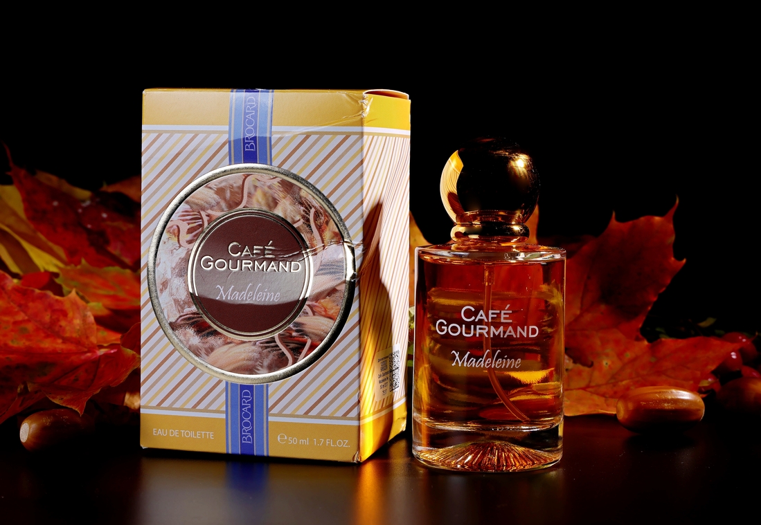 Коробочка приехала помятая.