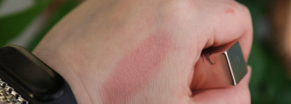 Пожалуй, одна из лучших помад в последнее время Chantecaille Lip Veil в оттенке Laurel