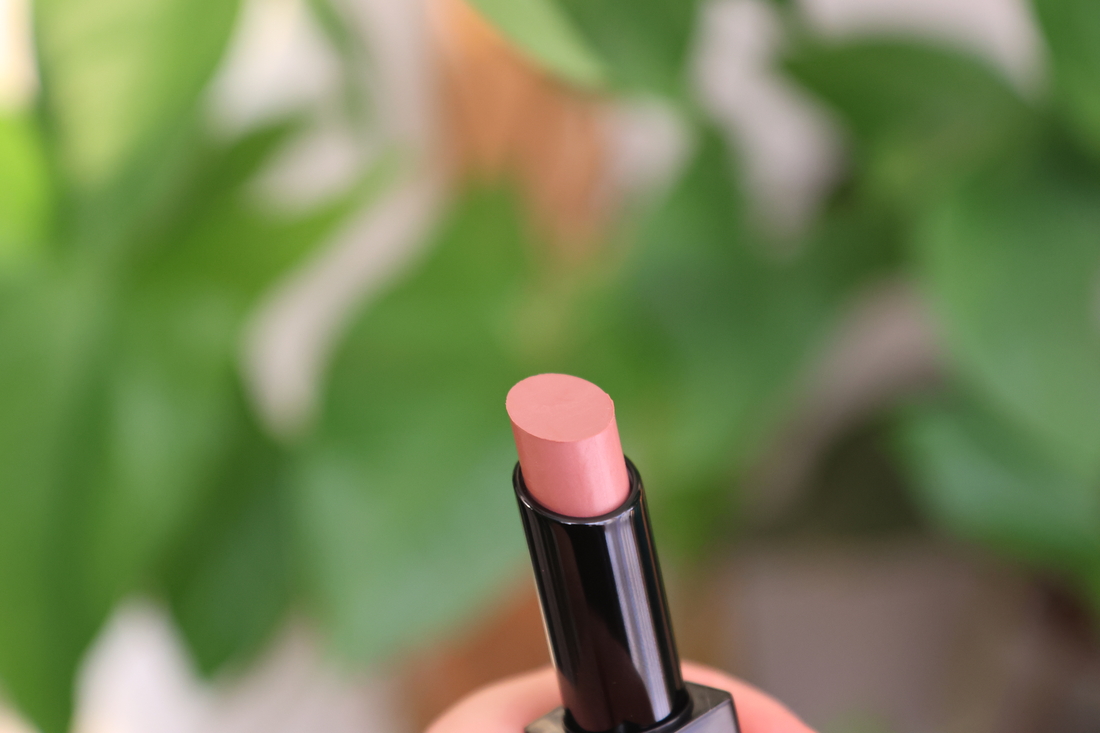 Дневной свет у окна в солнечную погоду