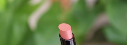 Пожалуй, одна из лучших помад в последнее время Chantecaille Lip Veil в оттенке Laurel