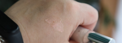 Shik Lip Gloss Care Golden Hour - сияющий опал