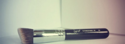 Признание в любви кисти Sigma F88 - Flat Angled Kabuki