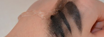 Кремовые тени Color Tattoo 24 hour от Maybelline New York № 60 Timeless Black  и гелеобразная подводка Essence gel eyeliner 01 midnight in Paris