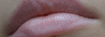 Не такая уж и невинная...помада L'oreal Rouge Caresse 02 Innocent pink