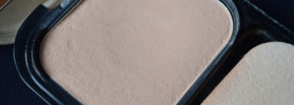 Компактная крем-пудра Facefinity Compact Foundation Max Factor  02 Слоновая кость (ivory) для светлой кожи SPF 15