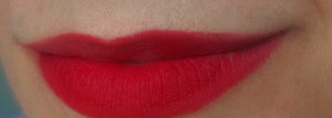 H&M Matte lip pen: First kiss, Hot lava love