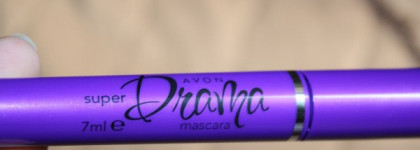 Роковая женщина в Туши для ресниц Avon Super Drama Mascara цвет Black