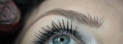 Роковая женщина в Туши для ресниц Avon Super Drama Mascara цвет Black