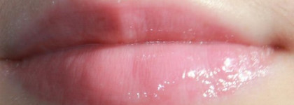 Три малютки от Lumene Wild Rose Volume Lip Gloss(№22, 24, 27)