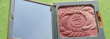 Румяна из рождественской лимитированной коллекции Dita Golden Vintage Blusher от Artdeco
