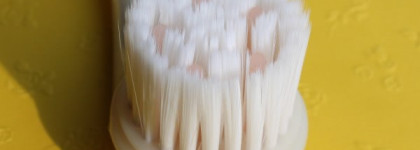 Щётка для чистки лица Cleansing Massage Brush от Shiseido