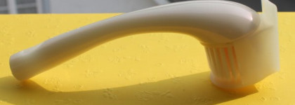 Щётка для чистки лица Cleansing Massage Brush от Shiseido