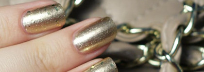 Золотой запас: Sally Hansen Xtreme wear 485 Golden-I и Essence Colour & go Make it golden