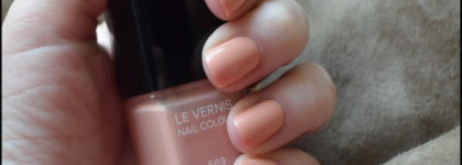 Нежность на руках. Два нюда Chanel