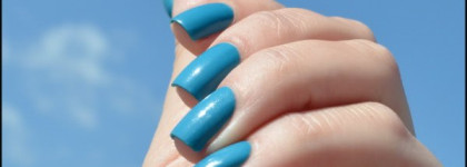 Лак цвета неба. YSL La Laque Long Lasting Nail Laquer 137 Turquoise Utopique