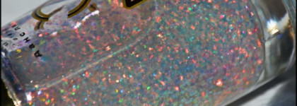 Три топа: Dance Legend Сияющее Золото 930, Dance Legend Gold Leaf 24K и Zoya Sparkle Gloss