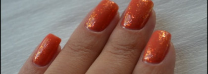 Три топа: Dance Legend Сияющее Золото 930, Dance Legend Gold Leaf 24K и Zoya Sparkle Gloss