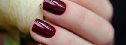 Chanel Le Vernis Nail Colour Vamp 18