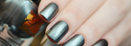 Estee Lauder Pure Color Nail Lacquer 04 Smoked Chrome