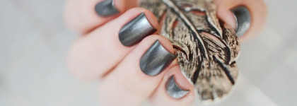 Estee Lauder Pure Color Nail Lacquer 04 Smoked Chrome