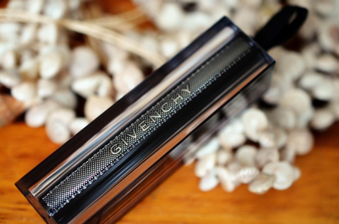 Очередная черная. Givenchy Rouge Interdit Vinyl #16 Noir Revelateur