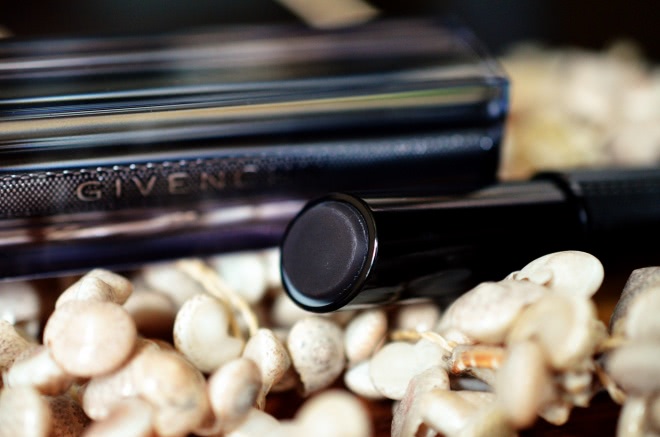 Очередная черная. Givenchy Rouge Interdit Vinyl #16 Noir Revelateur