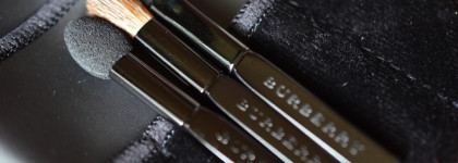 Беж и красный от Burberry