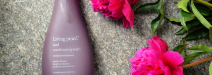 Два средства для локонов: Nyce и Living Proof