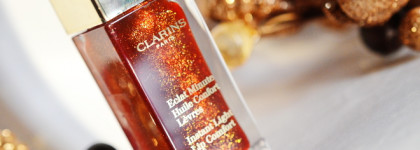 Рождество Clarins: Instant Light Lip Comfort Oil #09 Red Berry Glam