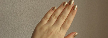 Претендент на новогодний маникюр - Avon Golden Vision