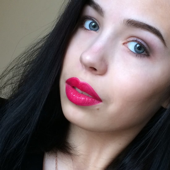 Прекрасная, но красная ли? Bronx Colors Legendary Lipstick LL06 Hot Red