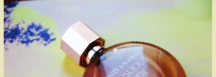 Осенний воздух, разлитый по флаконам.  По окнам стучат ветки. Ветер помог нагнать стаи туч и впустить в город осень