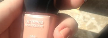 Сама нежность Chanel Le Vernis 569 Emprise