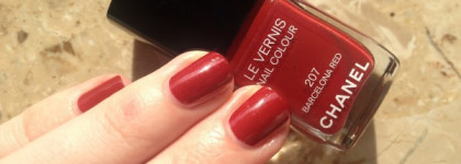 Праздничный красный Chanel Le Vernis 207 Barcelona Red