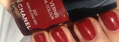 Праздничный красный Chanel Le Vernis 207 Barcelona Red