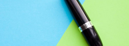 Помада "Невесомость" от Avon в оттенке Poppy Pink