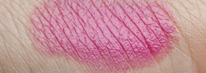 Помада "Невесомость" от Avon в оттенке Poppy Pink