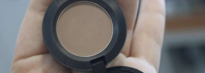 Для скульптурирования я использую MAC Eye shadow Wedge