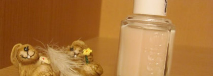 Проба пера с лаком Essie Mademoiselle