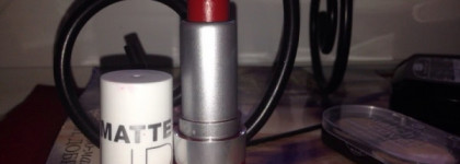 Красный друг Matte Lipstick by H&M в оттенке Dita