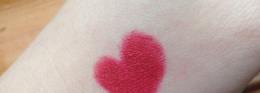 Красный друг Matte Lipstick by H&M в оттенке Dita