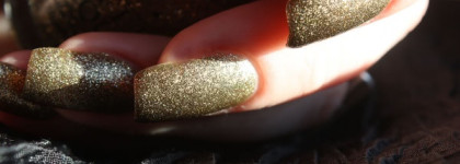 OPI Nail Laquer - All Sparkly And Gold HL E-13