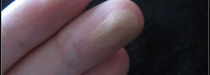 Essence Twilight Breaking Dawn Collection Part 2 Shimmer powder 01 Bella's secret (добавлены свотчи на лице)