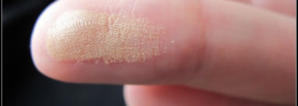 Essence Twilight Breaking Dawn Collection Part 2 Shimmer powder 01 Bella's secret (добавлены свотчи на лице)