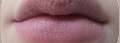 Вишня на губах с Kiko unlimited lipgloss 20