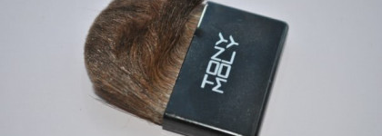 Летнее сияние  Tony Moly shimmer lover cube в оттенке 05 gold