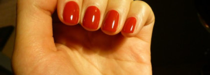 У каждой девушки есть свой любимый красный лак