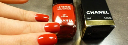 У каждой девушки есть свой любимый красный лак