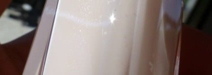 Два молочно-фарфоровых любимца